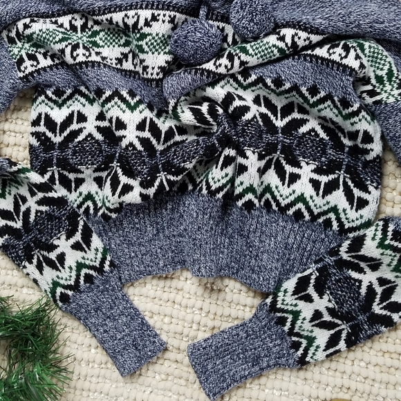 🌻3 for 12🌻 Hooded sweater - Picture 2 of 5